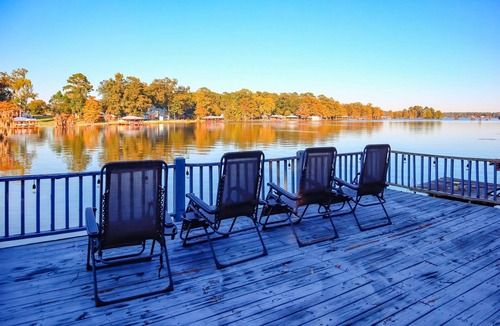 Cobb House | Lakeside cottage with dock access, hammock, updated interior, W/D, and AC