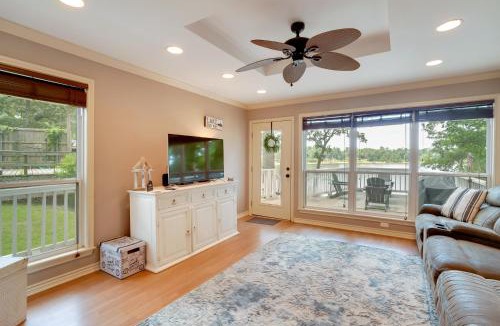 Jefferson House | 'Lakeside Haven' w/Deck & Views in Jefferson!