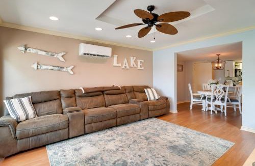 Jefferson House | 'Lakeside Haven' w/Deck & Views in Jefferson!