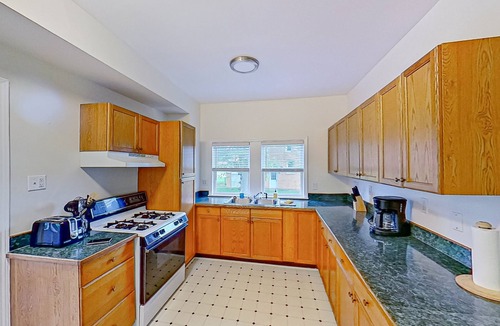 Lexington Cottage | Lakeside home with kitchen, Washer/Dryer, Internet and Firepit