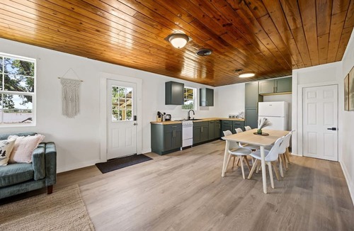 Madill Cabin | Lakeside Nature Retreat: Private Cabin, Outdoor Jacuzzi, Stunning Views in Madill, Oklahoma