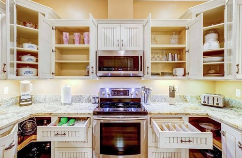 Lincolnville House | Lakeside Retreat |Private Pool| 8min walk Downtown