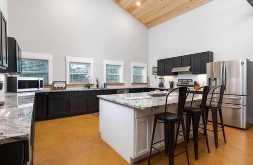Pottsboro House | Lakeview Group Getaway Sleeps 18