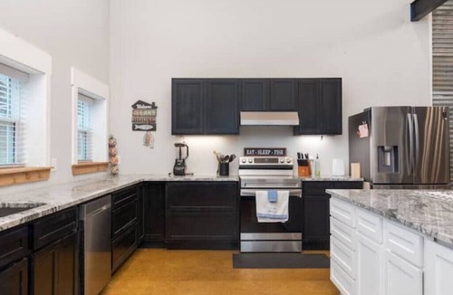 Pottsboro House | Lakeview Group Getaway Sleeps 18
