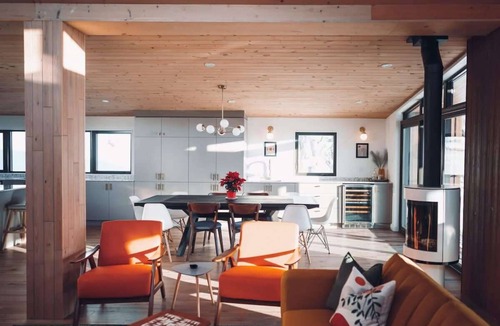 Les Pays-d'en-Haut Regional County Municipality Ski Chalet | Lakeview Luxury Cottage w/Private Spa