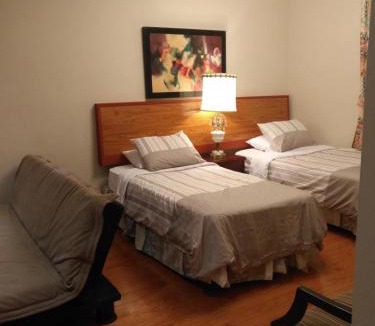 Adjala-Tosorontio Apartment | Lakeview private suite with kitchen-Twin or king