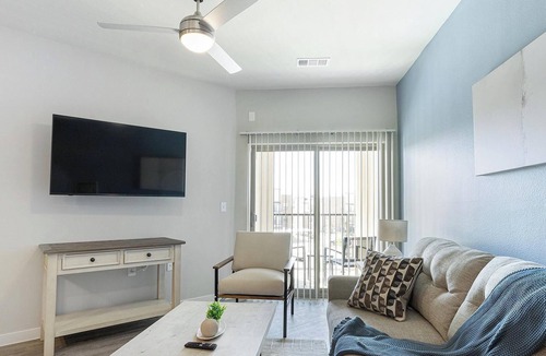 Corinth Apartment | Landing | Amazing 1BD, Pool, Gym