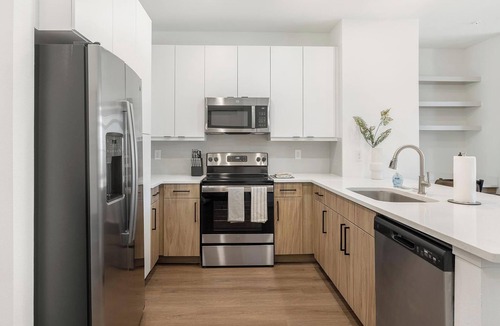 Celina Apartment | Landing | Amazing 2BD, Courtyard, Gym
