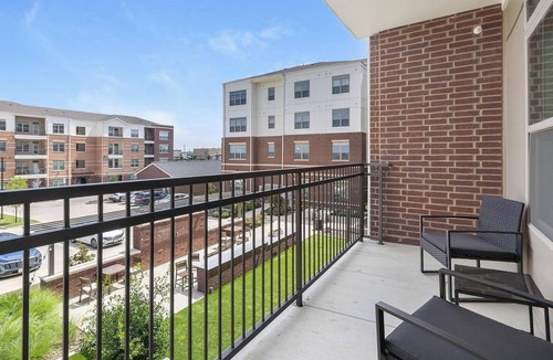 Celina Apartment | Landing | Amazing 2BD, Courtyard, Gym