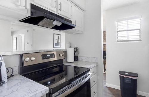Denton Apartment | Landing | Amazing 2BD, Gym, Courtyard