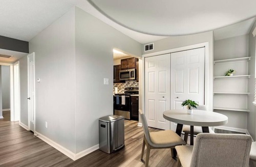 Indianapolis Apartment | Landing at Lake Castleton - 2 Bedrooms in I 69/Fall Creek