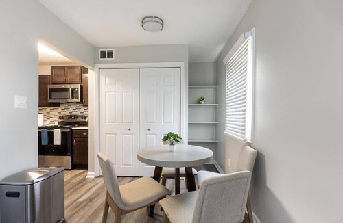Indianapolis Apartment | Landing at Lake Castleton - 2 Bedrooms in I 69/Fall Creek