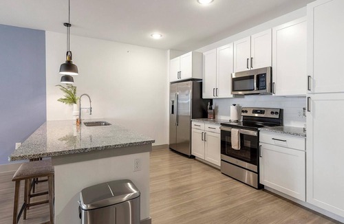 Weston Apartment | Landing | Beautiful 1BD, Yoga Studio, Clubhouse