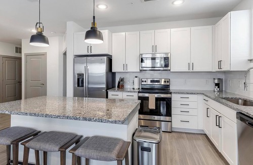 Weston Apartment | Landing | Beautiful 2BD, Clubhouse, Gym