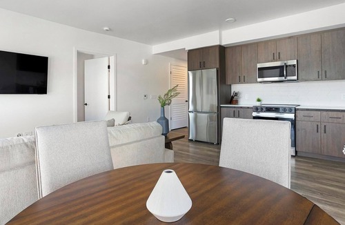 Crown Hill Apartment | Landing | Beautiful 2BD, Gym