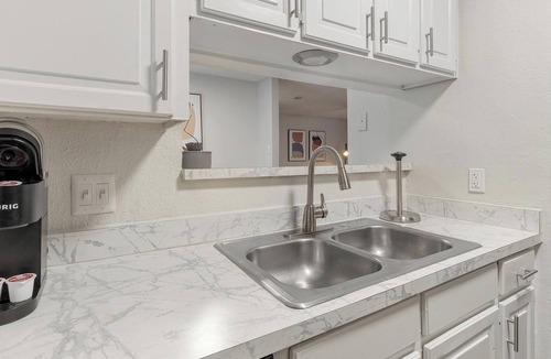 Denton Apartment | Landing | Beautiful 2BD, Gym, Courtyard
