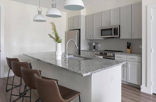 Melissa Apartment | Landing | Beautiful 2BD, Clubhouse