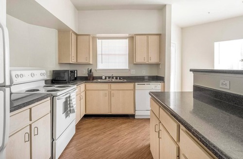 Southbelt/Ellington Apartment | Landing | Beautiful 2BD, Game Room, Gym