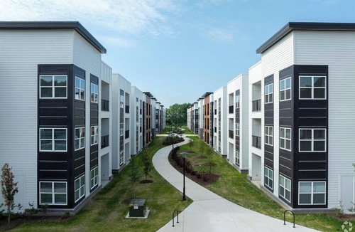 Cartersburg Apartment | Landing | Beautiful 2BD, Clubhouse, Pool