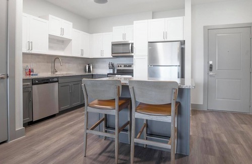 Sanford Apartment | Landing | Chic 1BD, Gym, Courtyard