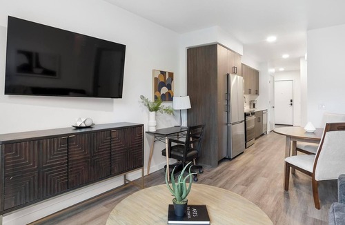 Crown Hill Apartment | Landing | Chic 1BD, Gym