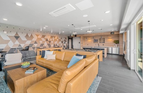 Crown Hill Apartment | Landing | Chic 1BD, Gym