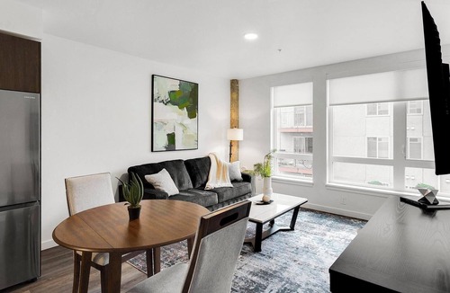 Crown Hill Apartment | Landing | Chic 1BD, Gym