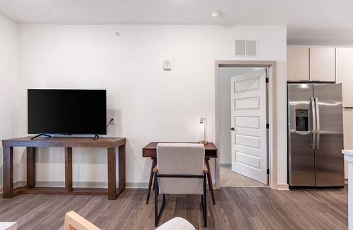 Mobile Apartment | Landing | Chic 2BD, Gym, Courtyard