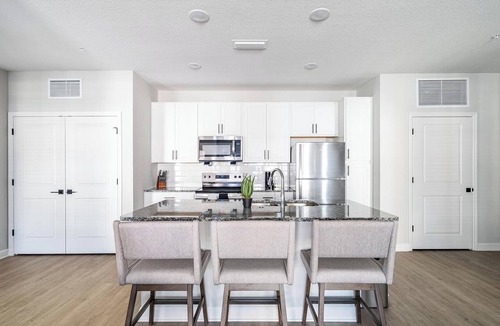 Port Malabar Apartment | Landing | Chic 2BD, Gym, Pool