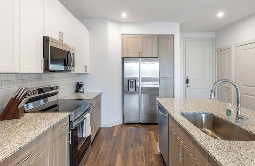 Fate Apartment | Landing | Chic 2BD, Pool, Gym