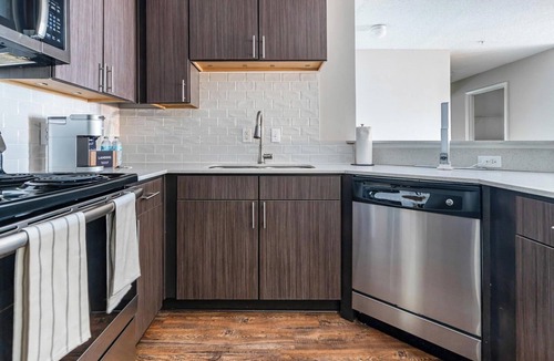 Biloxi Apartment | Landing | Incredible 2BD, Gym, Pool