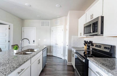 Harvey Apartment | Landing | Incredible 2BD, Gym, Clubhouse