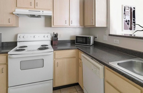 Southbelt/Ellington Apartment | Landing | Incredible 2BD, Gym, Game Room