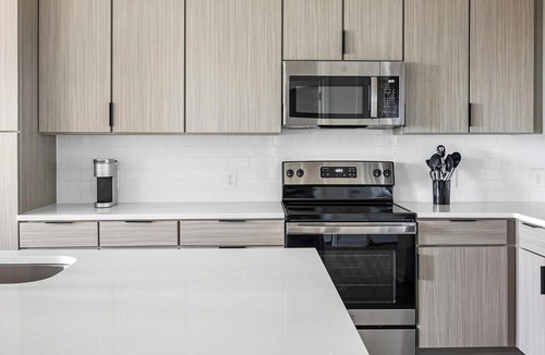 Ono Island Apartment | Landing | Incredible 1BD, Pool, Gym