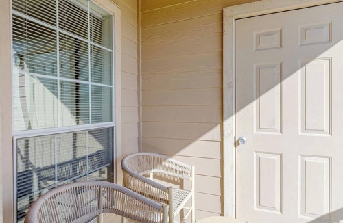 Southbelt/Ellington Apartment | Landing | Modern 1BD, Game Room, Gym