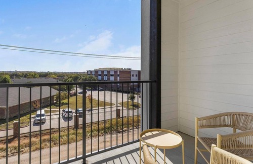 Corinth Apartment | Landing | Modern 1BD in Corinth