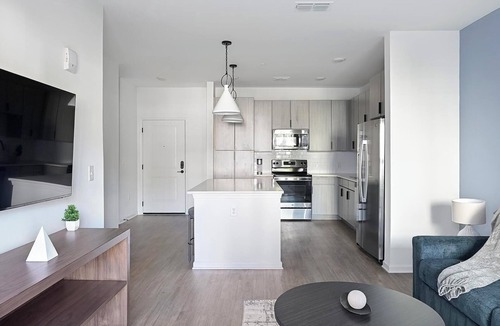 Ono Island Apartment | Landing | Modern 1BD, Yoga Studio, Gym