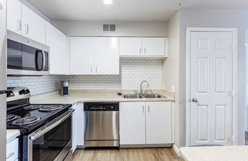 Tallahassee Apartment | Landing | Modern 1BD, Game Room, Gym