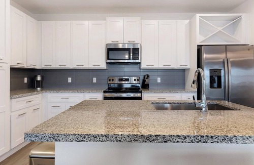 Apopka Apartment | Landing | Modern 2BD, Gym, Clubhouse