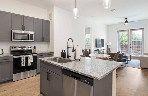 Denton Apartment | Landing | Modern 2BD, Pool, Gym