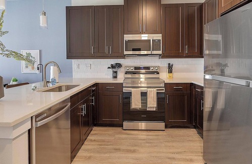 Corinth Apartment | Landing | Spectacular 1BD, Pool, Gym