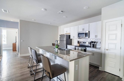 Harvey Apartment | Landing | Spectacular 2BD, Clubhouse, Gym