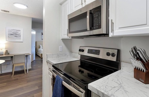 Denton Apartment | Landing | Stunning 1BD, Courtyard, Gym