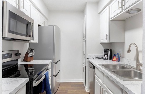 Denton Apartment | Landing | Stunning 1BD, Courtyard, Gym