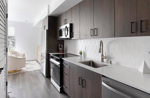 Crown Hill Apartment | Landing | Stunning 1BD, Gym