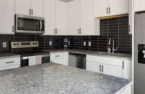 Fort Worth Apartment | Landing | Stunning 1BD, Yoga Studio, Gym