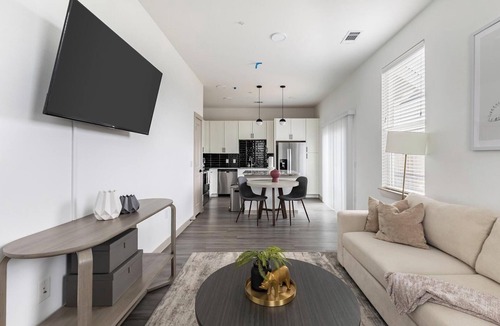 Fort Worth Apartment | Landing | Stunning 1BD, Clubhouse, Gym