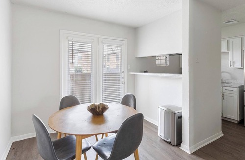 Denton Apartment | Landing | Stunning 2BD, Courtyard, Gym