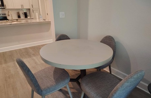 Newberry Apartment | Landing | Stunning 3BD, Gym, Pool