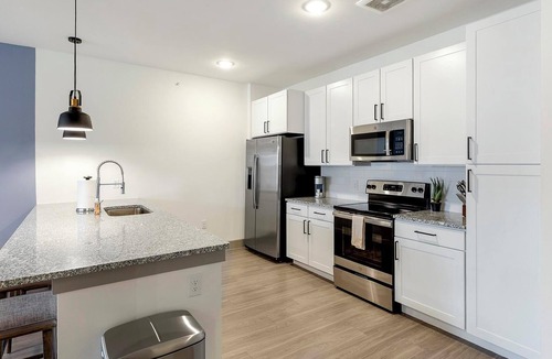 Weston Apartment | Landing | Stylish 1BD, Game Room, Gym